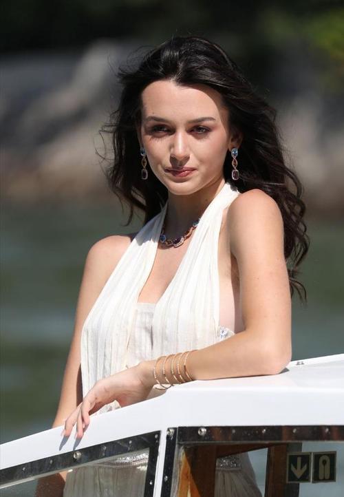 美女图——意大利模特瓦伦丁·科尔维诺