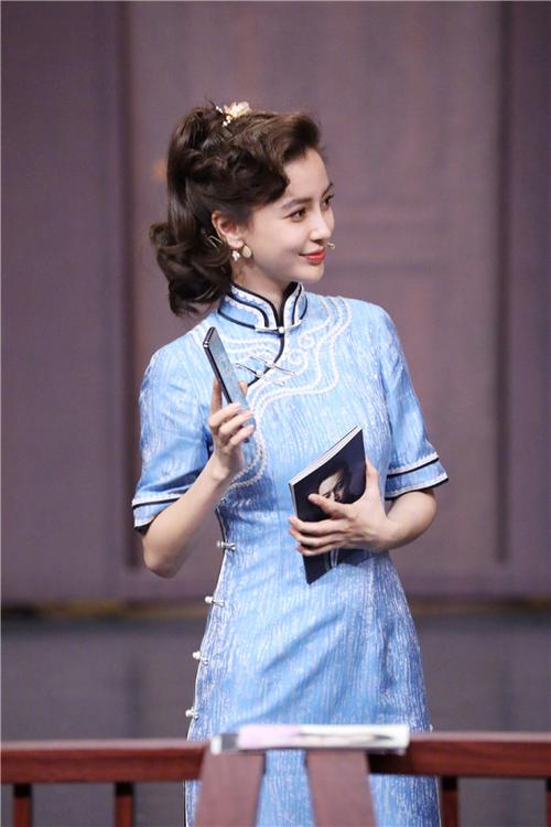 angelababy上王牌对王牌穿旗袍身姿妙曼十分迷人