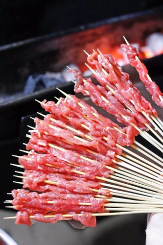 只烤每天现买现串的新鲜黄牛肉