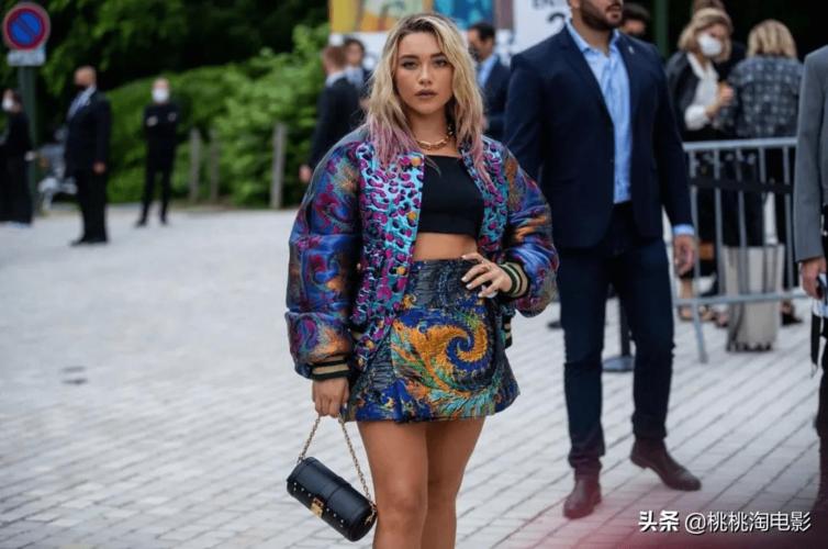 组图她是黑寡妇的妹妹英国女星佛罗伦斯珀杂志大片