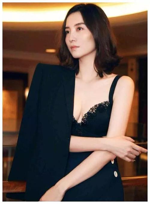 演员宋佳写真集