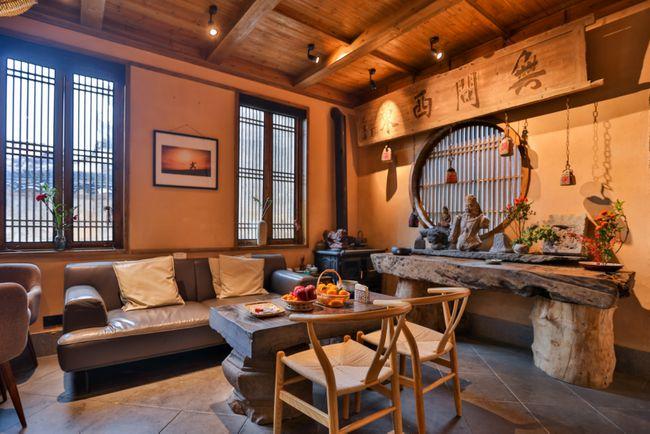 住进黄山醉美秋色古村里的徽州古朴民宿,感受油画般的