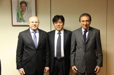 驻巴西大使李金章会见巴西矿能部长洛邦(图)