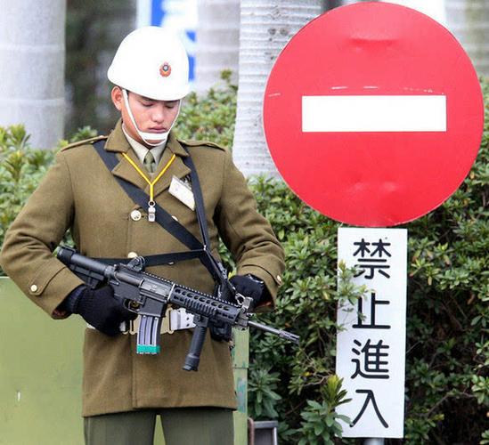 原文配图:总统府宪兵所持的t91步枪,被网友发现低调加装设备.