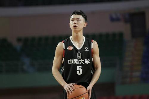 7秒惨遭头盔绝杀!作为学院派代表,他才没那么弱._张展瑜