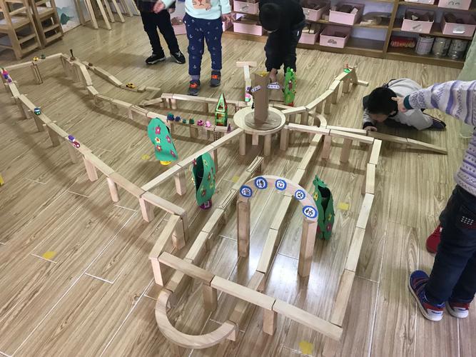 淄博市文化局幼儿园中一班建构游戏之立交桥