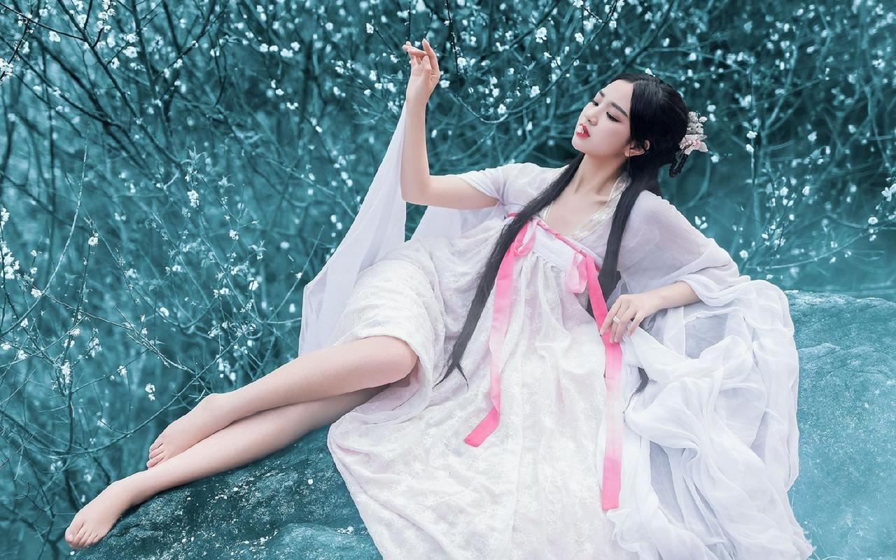 唯美古装少女甜美清纯元气户外迷人写真