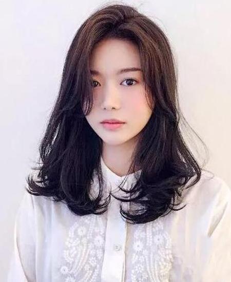 圆脸看过来,8款圆脸适合的瘦脸发型,任选一款修颜显瘦有气质