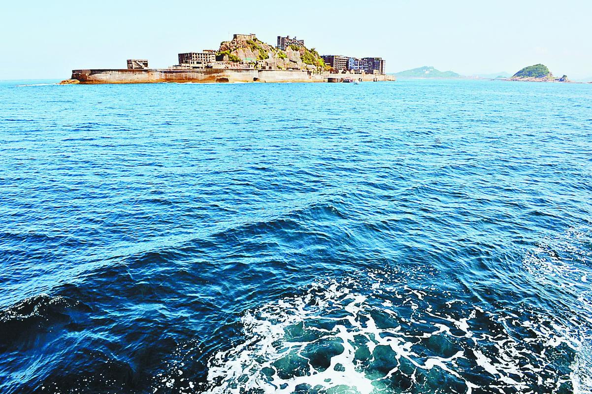 这是8月8日在日本长崎拍摄的"军舰岛".