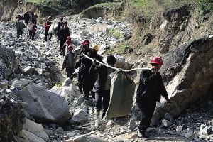 甘肃成县厂坝铅锌矿事故8人遇难(组图)