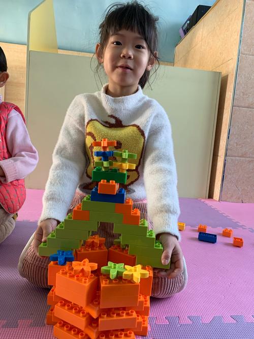 文化大院幼儿园中二班的乐高课《小红帽》