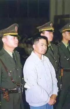 因为,真相大白,就意味着当年颠倒黑白的那些人乌纱落地,甚至锒铛入狱