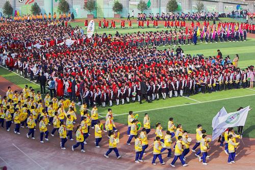 小学校 大节日——涪陵城七校兴涪校区第23届体育节开幕式掠影