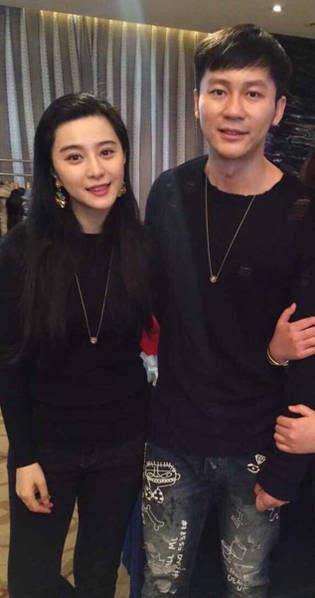 范冰冰带李晨回老家过年 全家福首次曝光