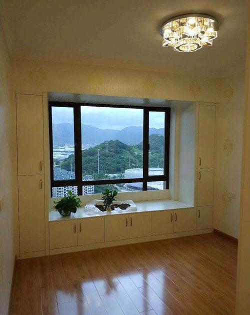 忍不住晒晒刚装修完的新房, 客厅墙上贴瓷砖效果大气