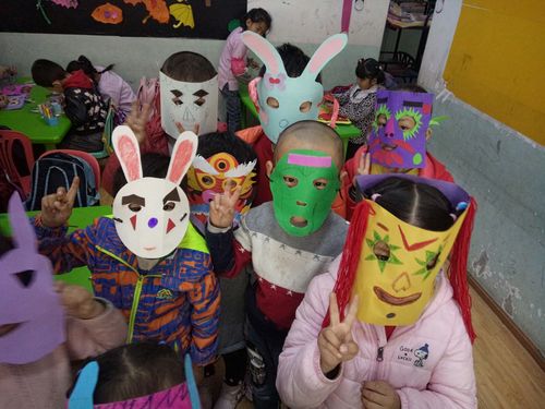 湟中潜能开发幼儿园大二班手工活动——《制作面具》