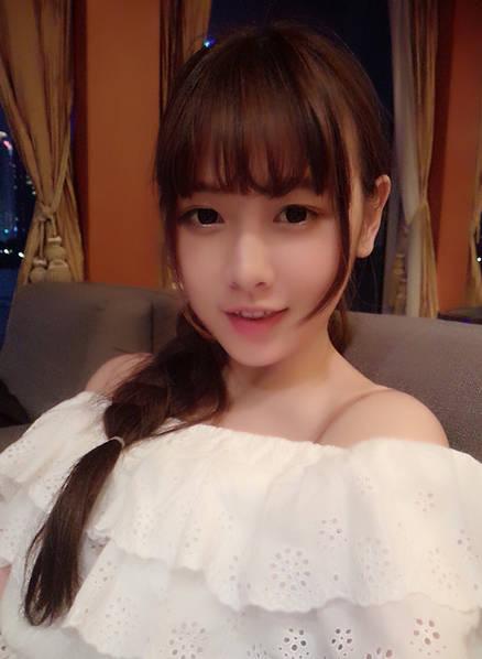 唐安琪.