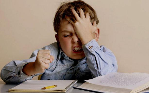 第九,愁眉苦脸式,处处为孩子操心,也叫操心式.