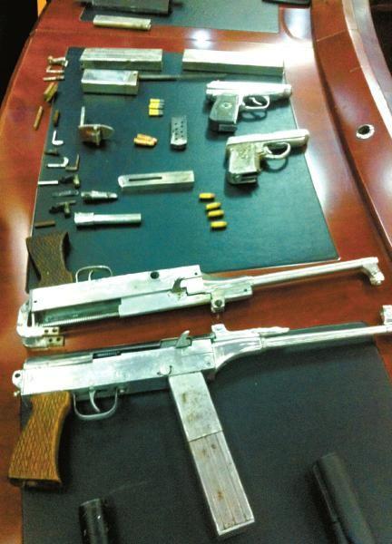 龙泉驿两男子网上买图纸 两个月造出4支枪