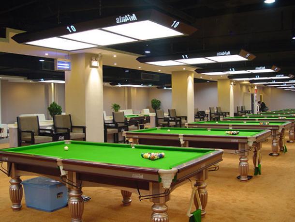 现代工装台球厅台球桌大型时尚的台球俱乐部设计效果图大全
