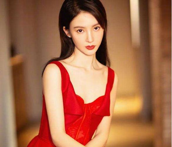 金晨简历个人资料简介遭扒谈过几个男朋友?邓伦为什么