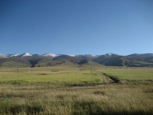 8月20日,"三万里路考,吉利远景论剑西域"在北京启动,迎接车手和远景的