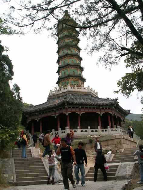 寺内的玲珑塔