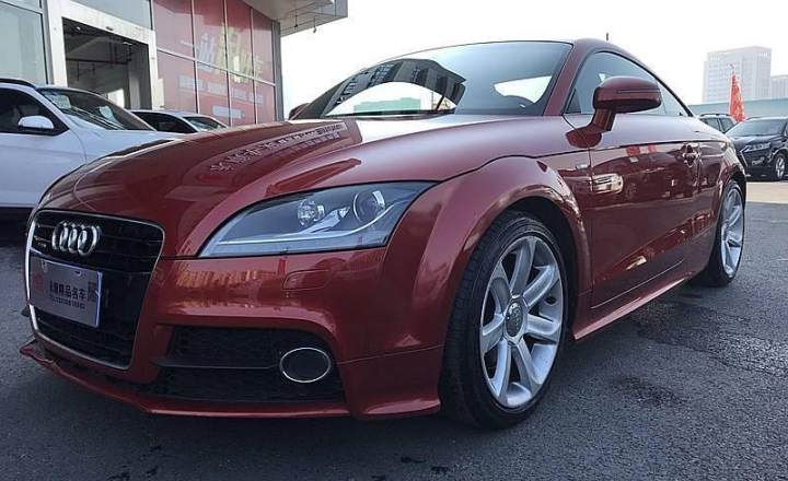 奥迪奥迪tttt45tfsicoupequattro彩色梦幻版红色自动档