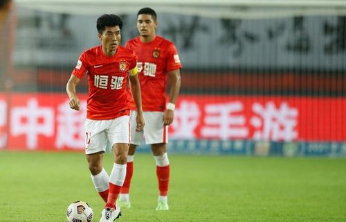 进球大战!高拉特帽子戏法加韦世豪双响,广州队5比2大胜沧州雄狮