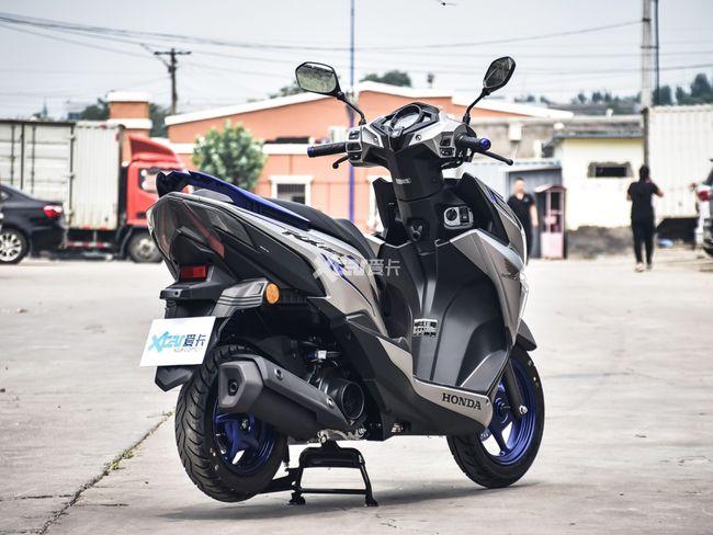 合资踏板中的颜王新大洲本田裂行实拍