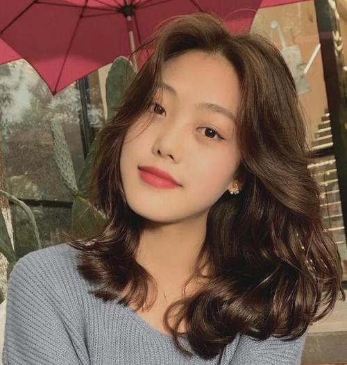 过年别乱烫头发,试试今年流行的"慵懒法式烫",圆脸方脸都适合