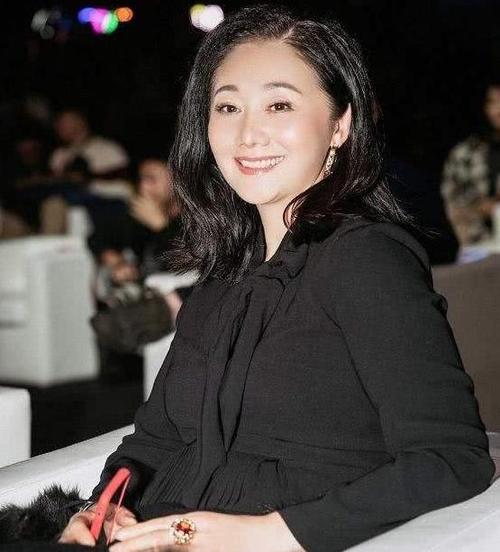 "令妃娘娘"赵丽娟,低调与圈内丈夫结婚,如今一家三口幸福美满