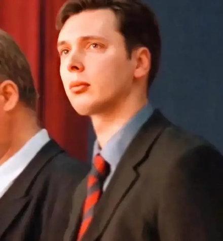 含泪求助中国的塞尔维亚总统火了:武契奇年轻时原来这么帅