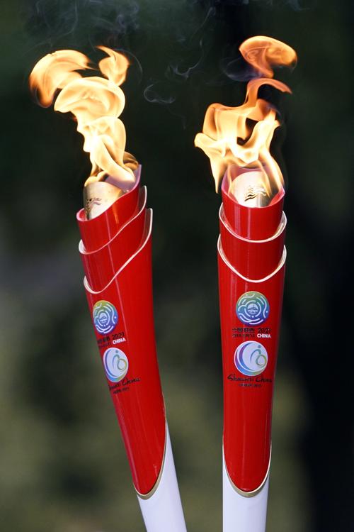 十四运会和残特奥会火炬昨在延安传递侯生福领跑第一棒