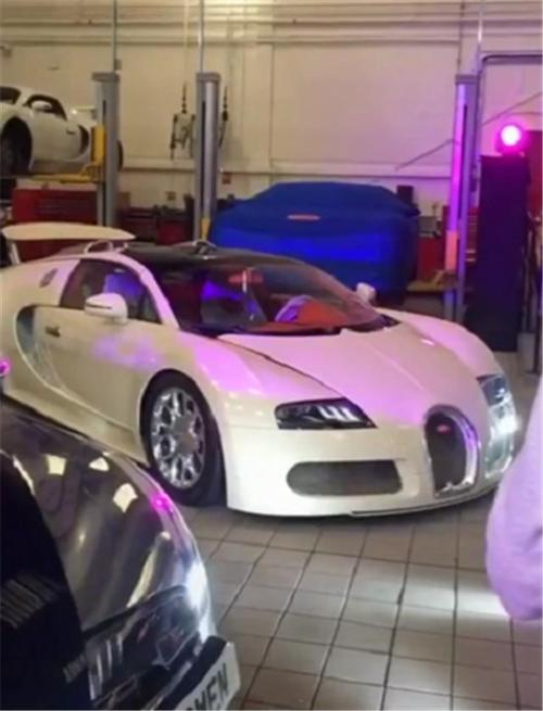 富豪的车库,清一色布加迪,每台车价8位数,国内数量还