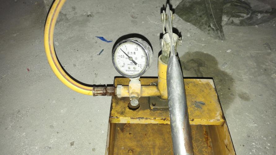 给水管打压测试,8个压力30分钟无掉压,符合施工规范
