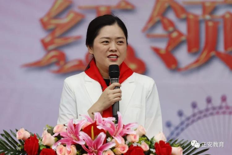 县委常委组织部部长王兰赴正安二小授思想政治课