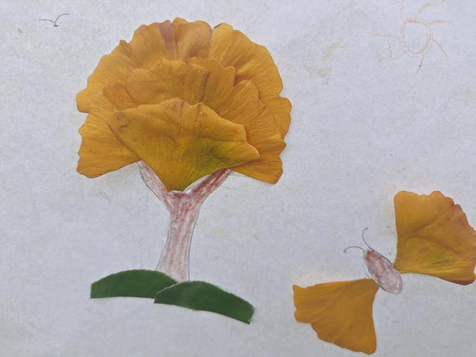 聚英幼儿园秋季树叶手工作品展