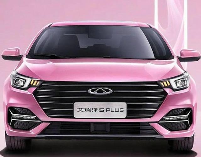 外观方面,艾瑞泽5 plus艾粉版主要亮点就是醒目的粉色涂装,包括前杠