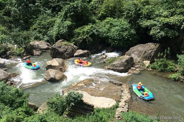 初水花源度假村漂流