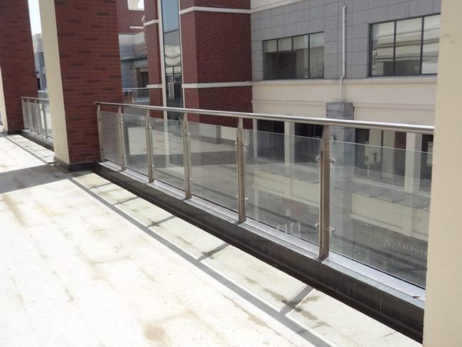 不锈钢玻璃栏杆供应信息