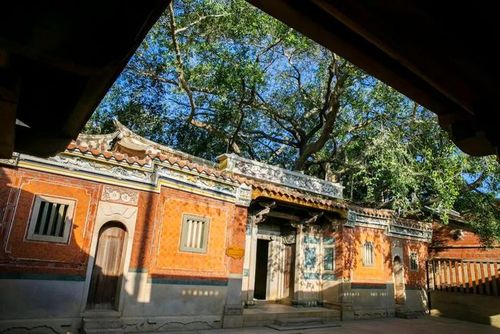 德养宅,蔡氏宗祠……   几十个极具闽南建筑风格的古厝   展现着闽南