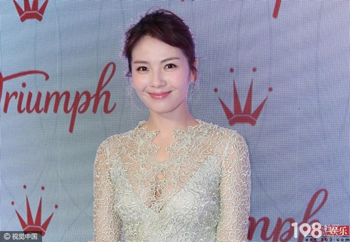 刘涛穿蕾丝裙现身内衣秀 身姿窈窕女人味足