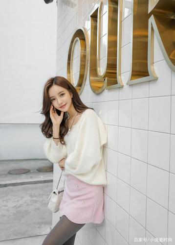 女神孙允珠时尚街拍:白雪恋歌冬季兔毛温馨针裙装