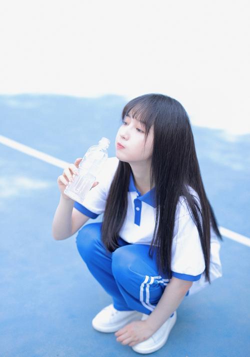 秦牛正威果然是天使一样的女孩,清纯校园妹造型,还挺让人心动的