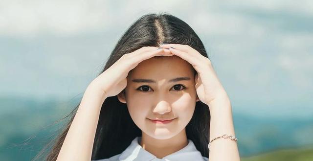 属羊女才华超群的生肖女.