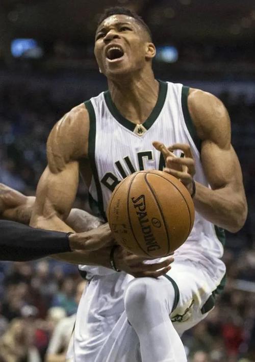 7图看字母哥肌肉变化,从瘦竹竿到魔鬼筋肉人,努力成就