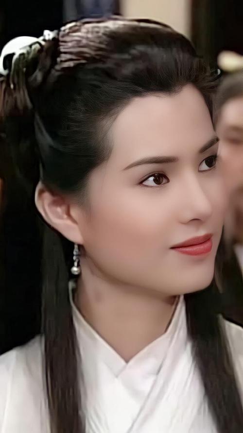 李若彤版小龙女对杨过的那种挚爱,依恋的情感,却是所有神雕侠侣版本中