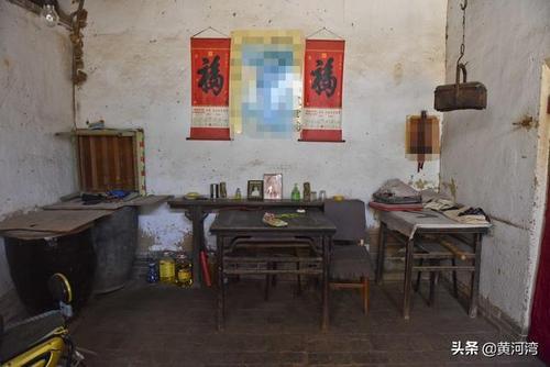 晋南农村89岁老爷爷住的老房子房梁上挂着的提盒比他的年龄都大