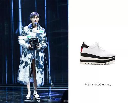 新款的李宇春也穿过,春哥175cm的身高穿上这双鞋底厚度8cm的鞋子后